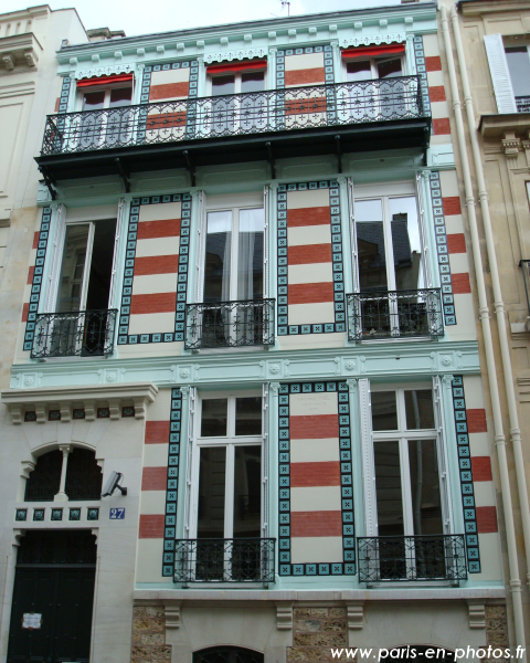 Maison turquoise rue Fortuny