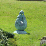 Une statue dans les jardins des Halles