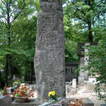 Une colonne maya au Père Lachaise