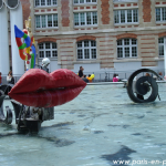 Une grosse bouche dans la fontaine Niki de Saint-Phalle