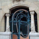 La porte du Castel Béranger, 14 rue La Fontaine