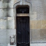 Petite porte au 122 rue Mozart