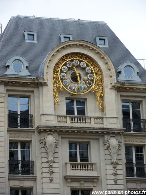 horloge le Temps rue italiens