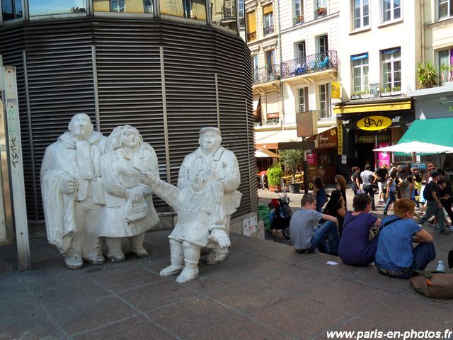 passants sculpture Elisabeth Buffoli halles