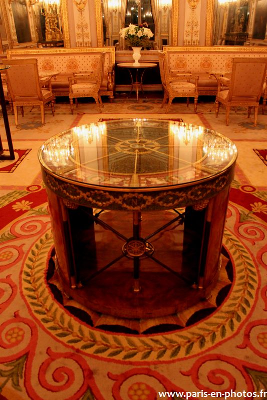 table Napoléon hôtel Beauharnais