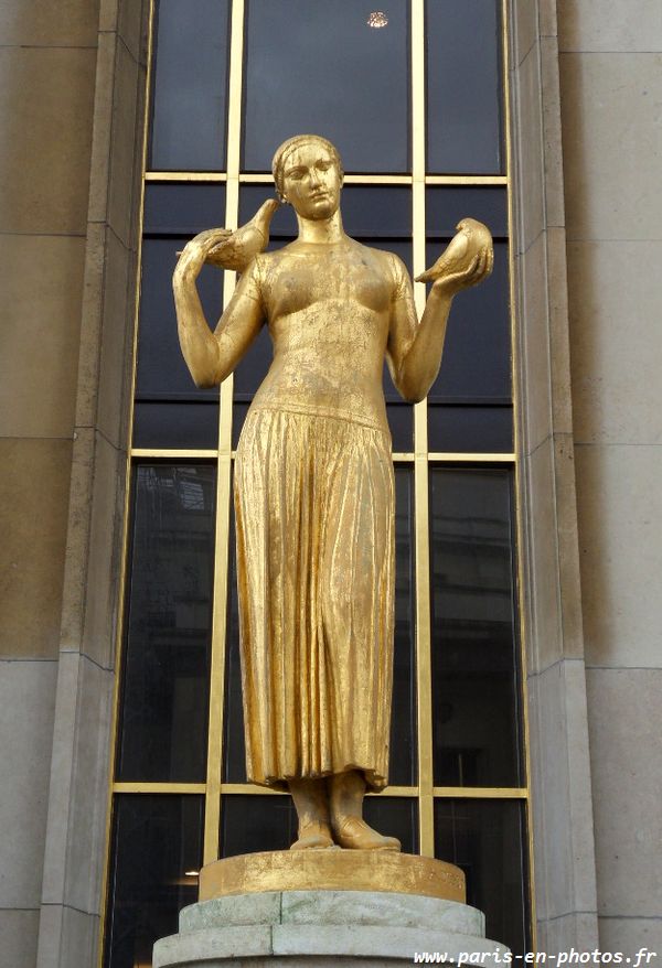 Statue en bronze doré, représentant la Jeunesse, par Alexandre Descatoire